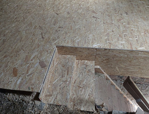 Zateplení stropu rodinného domu pomocí foukané izolace